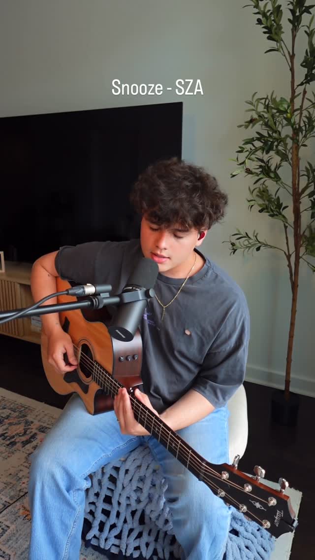 Give me songs i should do next!
Snooze - @sza
#buildingtheband #buildingthebandnetflix #singer #sza #cover #snooze #artist #music #musician #songwriter #thomasberberian #thomasb #westpalmbeach