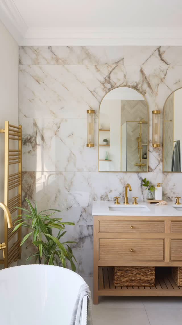 Master en-suite at Carbery Avenue 🌿
Warm wood tones mixed with glossy marble tiles and beautiful brass brassware give this en-suite an opulence and luxury.
The beautiful @parkerhowley_n_co double vanity with fluted detail forms a key feature of this bathroom.
Interior Architecture & styling @studiosempura
Contractor @zebrano_bespoke_building_ltd
Photography @oliversmithphotography
#renovation #masterensuite #doublevanity #bathroomdesign #seasideliving #seaside #interiors #country #insideout #outsideinside #natural #furniture #newproject #photography #design #kbbmag #interiorarchitecture #extension #interiordesign #interiordecorating #design #studiosempura #dorset #southbourne
