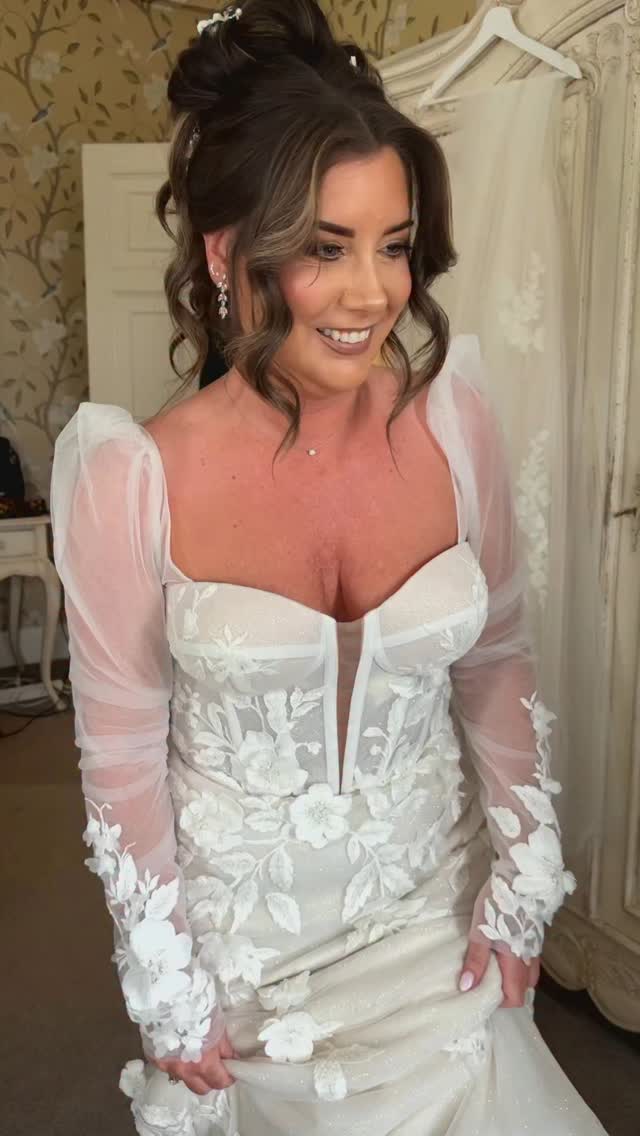 Pre-ceremony special moments for yesterday’s gorgeous bride Robin 🤍🥹🕊️
Bride @rubyc_18
Venue @eaves_hall
Makeup @bloomsalonuk
Hair @sarahcadleyhair
Dress @thewhitegallery
Florist @koleevents
💌