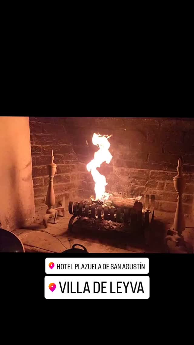 En las áreas comunes de @psahotel tenemos varias chimeneas romanticas para disfrutar las noches mágicas de #villadeleyva