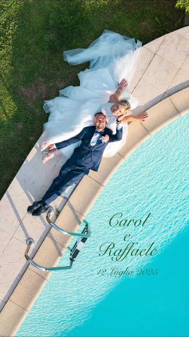 Carol & Raffaele... non il solito matrimonio.
❤️🔥 Due anime innamorate, autentiche, travolgenti. Tra sguardi dolci e una festa scatenata, hanno scritto il loro ‘per sempre’ con il volume al massimo! 💍
Una giornata piena di emozioni, risate e pura energia!
📍 @la_tenuta_del_sole
#CarolERaffaele #WeddingReel #JustMarried #RealLove #UnconventionalWedding #EnergiaPura #AmoreVero #PartyTime #Matrimonio2025 #WeddingVibes #ReelWedding #LoveInMotion #WeddingDayMagic #SommaLombardo #StilfotoWedding