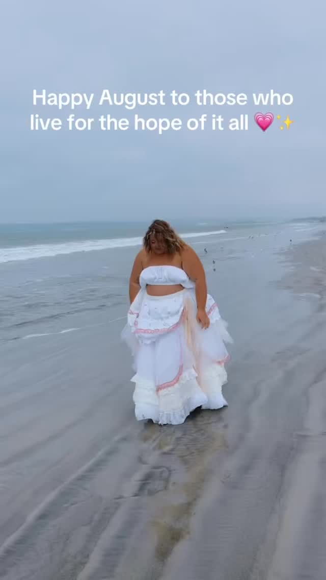 #happyaugust feels like salt in the air and living for the hope of it all šŖšøāØ