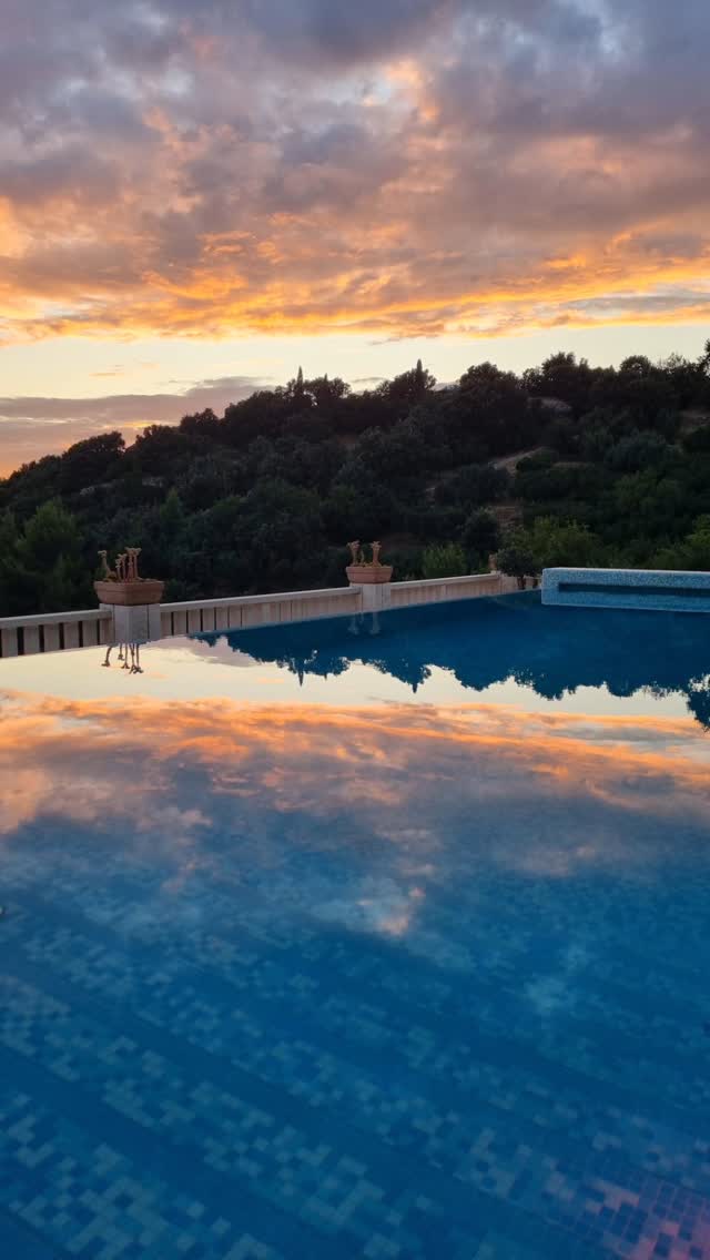 Sunset moment !
#sunset #dubrovnik #villaforrent #seaview #luxurycroatia #holiday #luxury #infinitypool #pool #pools #pooltime #enjoylife