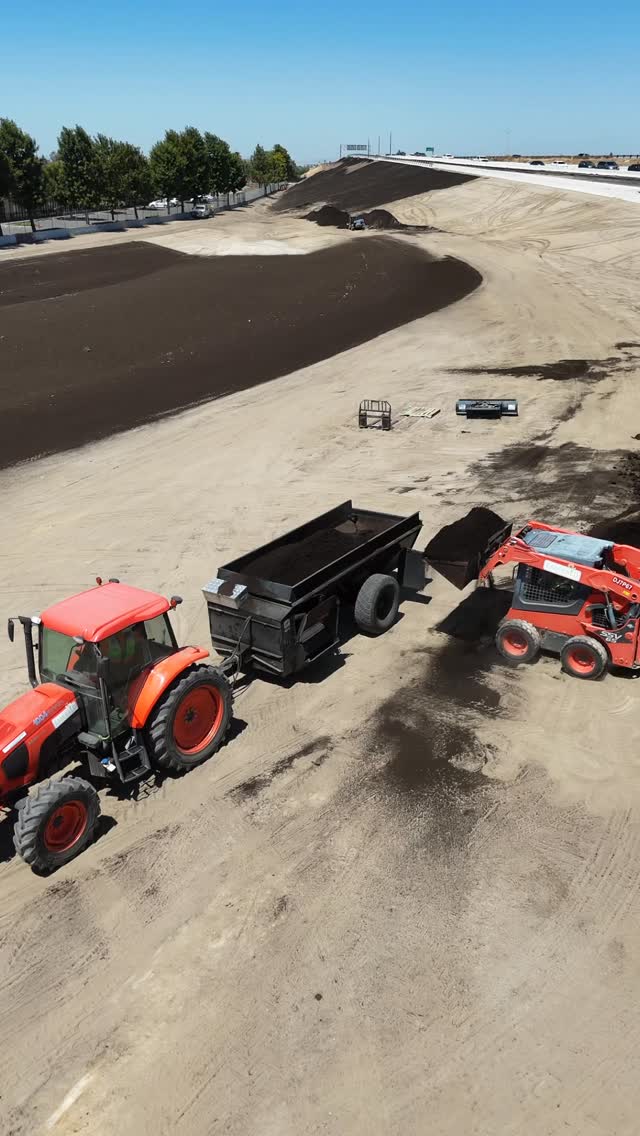 Nobody spreads compost like we do. Our team uses high-capacity equipment and expert technique to cover large areas quickly, evenly, and efficiently—saving time, labor, and cost. You can depend on Arctos to get it done right, every time.
#erosioncontrol #erosioncontrolexperts #erosioncontrolsystems #erosion #compost #californiaconstruction #constructionsite #constructionsiteservices