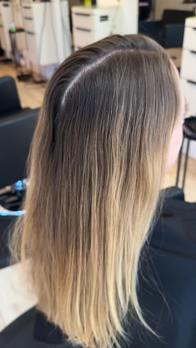 If you’re seeing this, you need to book your maintenance appointment!!
Honestly the maintenance appointments are the most fun because I get to add little tweaks and pops of color and play around. It’s also nice to know that all it takes is a few foils to get you back to feeling sparkly!
I’m booking for fall in Portland! Gray blending, highlights, and balayage appointments are all available now! Send me a DM to get started!
#portlandbalayage #pdxhair #portlandsalon #portland #pdxblogger #portlandblogger ##portlandfood #pdxfood #portlandrestaurants