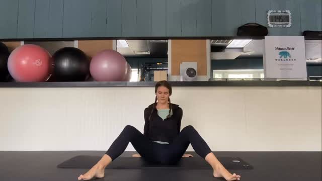 Mobility is highly neglected, and as we get older, we blame our age for our bodies hurting, being unable to bend and twist without pain. Truth is, when you prioritize mobility into your daily routine, you can move with so much ease and decrease risk for injuries. Shout out to @nourishmovelove for creating a hip mobility routine that you can easily fit into your day, and for @beardthebestyoucanbe reminding me that age is just a number, and you can improve the quality of your life by adding in mobility training!
If you are an avid runner or sit at a desk all day, add these movements into your routine and I promise you will feel so much better even after the first time through the hip routine!
