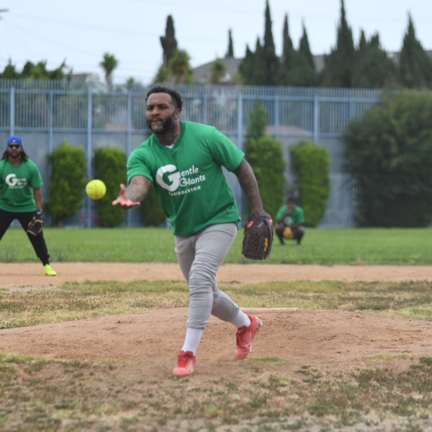 Highlights from this year's annual LAPD CSP vs Gentle Giants softball game. The competition is fierce, however, it's nothing but love when the teams come together. Congrats to the LAPD team for taking home their first win in seven years! ⚾️💙