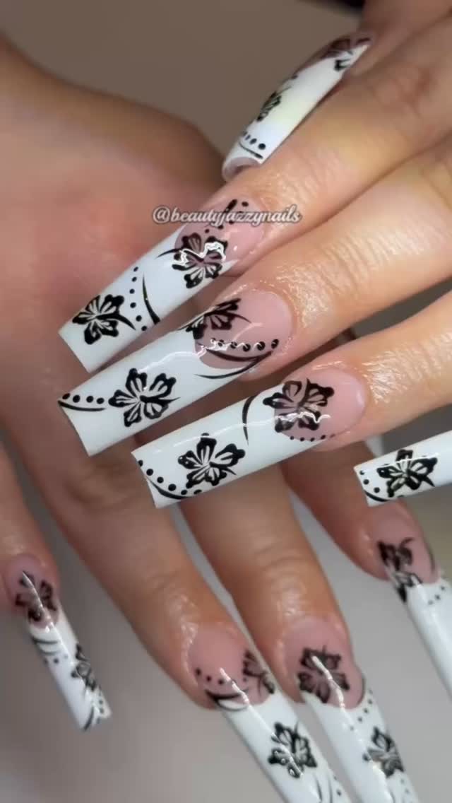 NEW CITY, SAME POSITIVE ENERGY 💅✨
Fairfax, VA — starting October 2025, y’all just got a whole lot more glamorous 😘
I’m Jazzmin Baez — LA-raised, Fairfax-bound ✈️ Bringing my signature custom nail artistry to the DMV — from bold bougie claws to soft luxe sets, I don’t do basic.
💎 Now accepting October bookings
💋 Come get nailed by the best.
📲 Book now: https://calendly.com/beautyjazzynails/60min
Link in bio: https://www.beautyjazzynails.com/
#beautyjazzynails