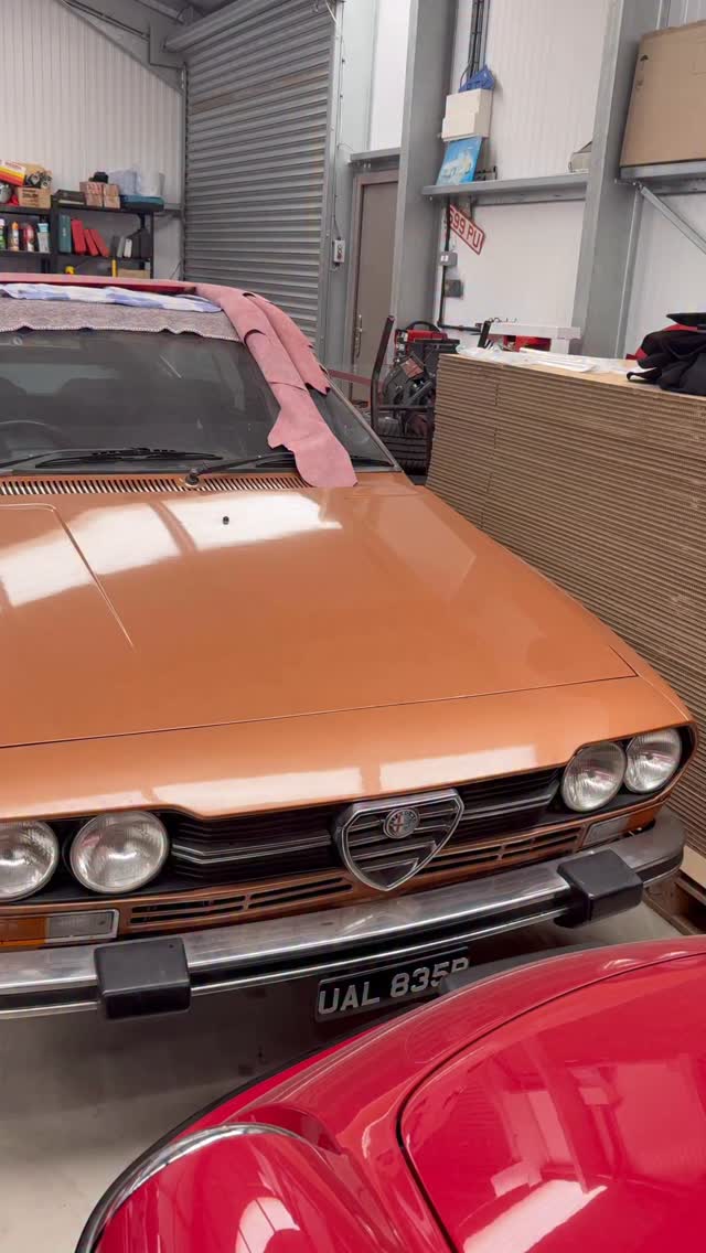 Another busy day in the garage ๐๐๐ฎ๐น
#velocesport #restoration #classiccars #classiccarrestoration #beautiful #instacar #classiccar #cars #unique #chrome #alfa #supercars #italiancars #heritage #classicalfaromeo #alfisti #beforeandafter #barnfind #bellisimo #instagood #photooftheday #petrolheads #classiccarsofinstagram #bertone #alfaromeo #garage