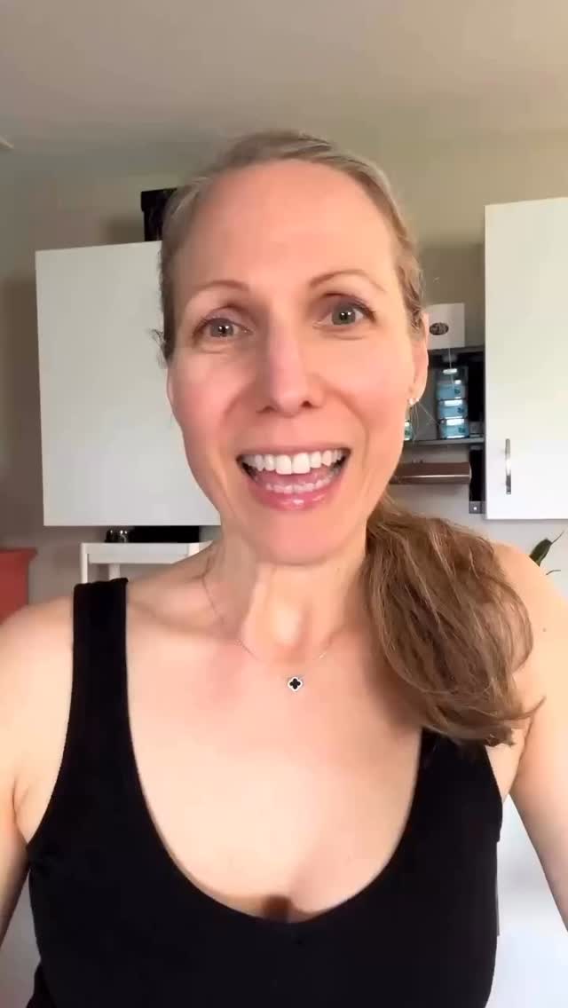 The Stave Basket is a fan favourite for a reason! It’s packed with local goodies and finished off with a handcrafted pottery bowl and Turkish cotton hand towel. Thoughtful, beautiful, and made right here in BC💜.
#FraserValleyBasketCo #TheStaveBasket #LocalLove #ShopLocalBC #SupportLocalBC #BCMade #PotteryKeepsake #GiftBasketGoals #MadeInBC #ThoughtfulGifting #FraserValleyGifts #CuratedWithCare #CanadianMakers #AbbotsfordBusiness #GiftingMadeEasy