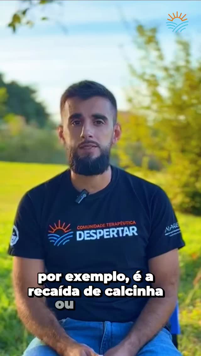 Você já ouviu falar na “recaída de cueca ou calcinha”?
Esse jargão é bem conhecido entre quem está na jornada da recuperação.
Pode parecer engraçado, mas o assunto é sério: envolvimentos amorosos logo após o tratamento podem ser um gatilho para recaídas emocionais e até no uso de substâncias.
💬 No vídeo de hoje, a gente explica esse termo e alerta sobre os cuidados necessários nesse momento delicado. Principalmente para quem acabou de sair do tratamento.
🧡 Recuperar-se é também aprender a cuidar dos sentimentos. Assista, reflita e compartilhe com quem precisa ouvir isso!
📹 Assista agora e fique por dentro!
#Recaída #DependênciaQuímica #Recuperação #ComunidadeTerapêutica #Sobriedade #AmorPróprio #CTDespertar