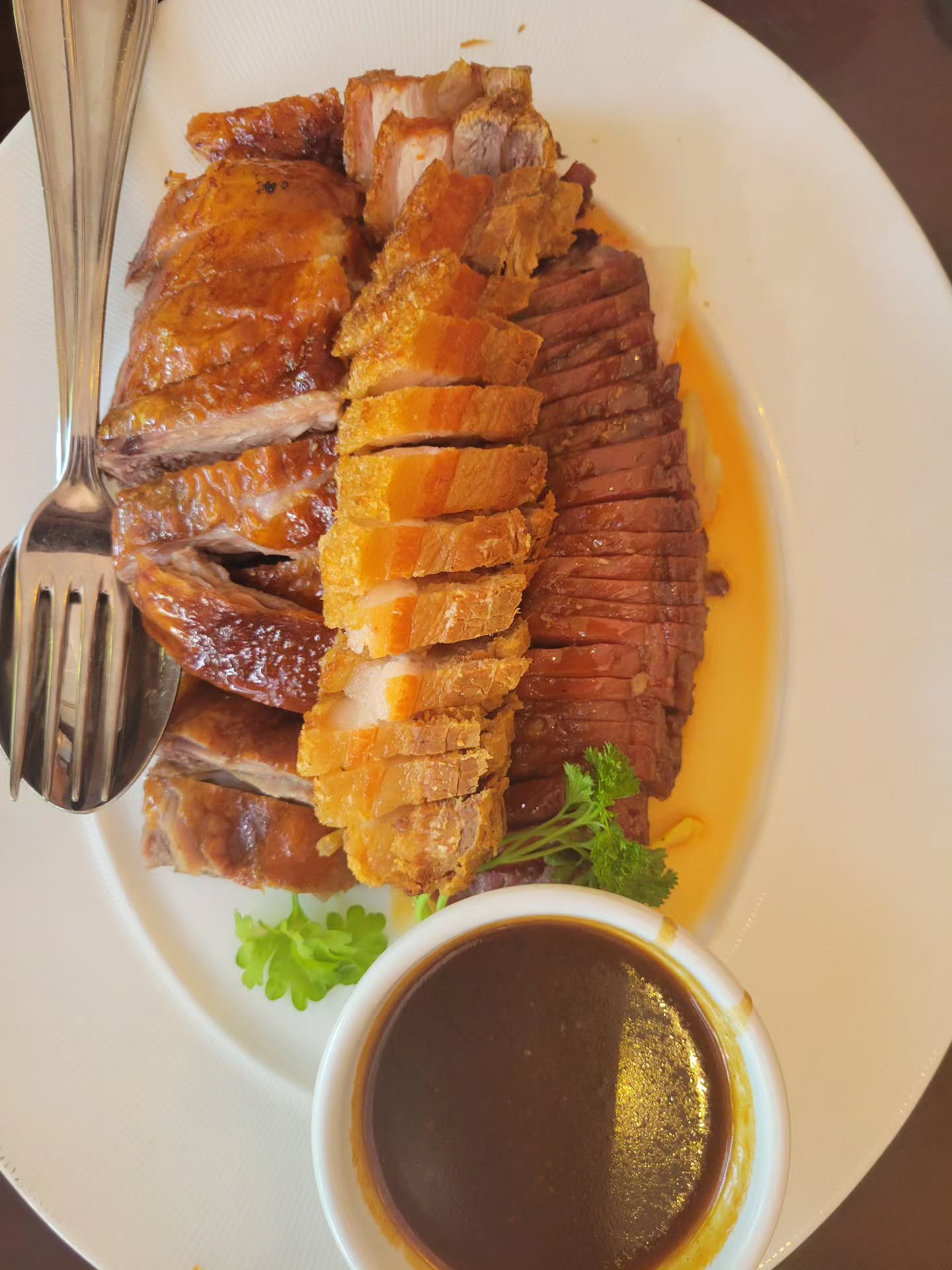 Roasted Pecking Duck, Crispy Pork, & Roasted Pork from Oreiental City in Amsterdam, NL
#amsterdam #thenetherlands #holland #chinesefood #peckingduck #pork #roastedpork #crispypork #munchandmeandereurope #munchandmeander