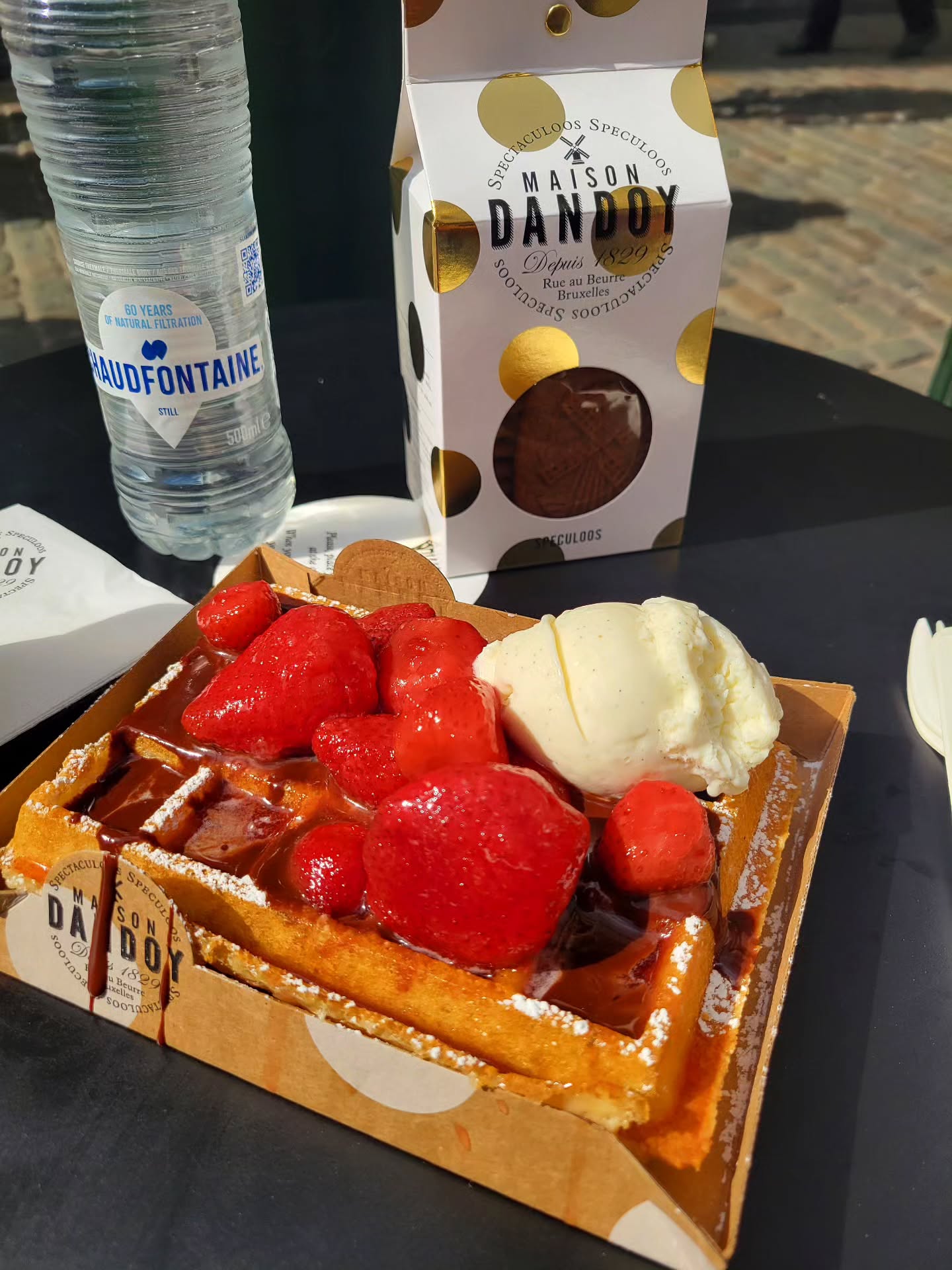 Did you really go to Belgium if you didnt get a waffle & speculoos?
@maisondandoy #waffle #sweet #belgium #brussels #strawberry #speculoos