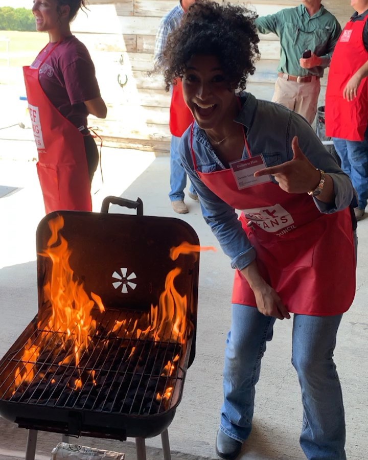 Ended my summer with the Texas Beef Council and @jdhudginsinc
Thanks for hosting us and for the quick grilling lesson!
#beeflovingtexans #rd2be #agriculture #nutrition #eatyourveggiestoo #grilling