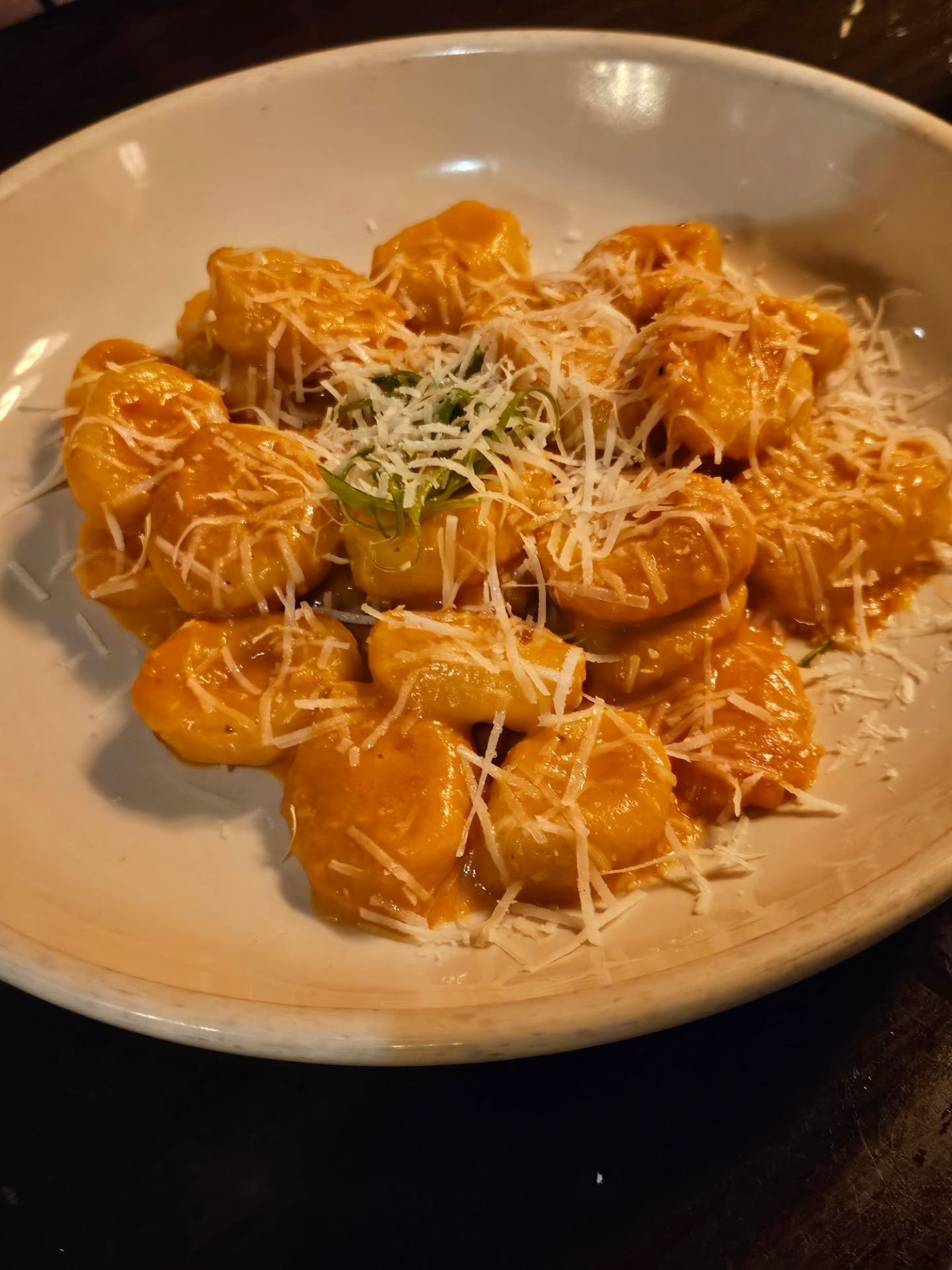 Smokey Tomato Gnocchi from @vinniesavl only avaliable on Wednesdays. We loved it and are looking forward to trying their other Gnocchi specials.
#italianfood #neighborhoodeats #food #weeknightspecial #Gnocchi #pasta #munchandmeander