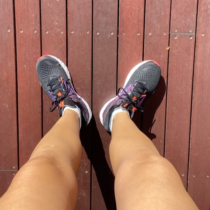 It’s new shoe day!! Do you know when to change your running shoes? It can be a bit brand specific, but you should start considering an upgrade upwards of 500kms for most high performance running shoes. Not only do the shiny new kicks make your legs feel like springs and help reduce injury and leg fatigue, the personal sense of accomplishment of marking 500kms of pavement pounded is enormous!! 🙌🏻 #running #injuryprevention #getmoving #newshoeday #physio #pumpedupkicks