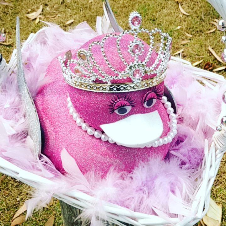 Here's our "Queen Duck", isn't she beautiful 😍