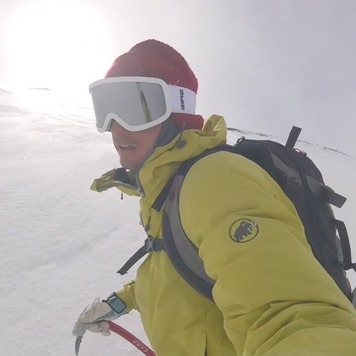 Capturas que logramos con @nick.dha, desde la Cumbre del Lonquimay, dropping desde la cara del Farellon y luego saliendo a la Sierra de los Colorados.
Tremendo día que nos pegamos, agradecido de la tremenda temporada que esta a 🔥🔥🔥🙏🙏🙏
@senoretbrothers
@casaesquinamallcahuello
@izipizi
================================= #casaesquinamalalcahuello #backcountry #splitboarding #malalcahuello #corralco #volcanesdelsur #araucaniaandina
