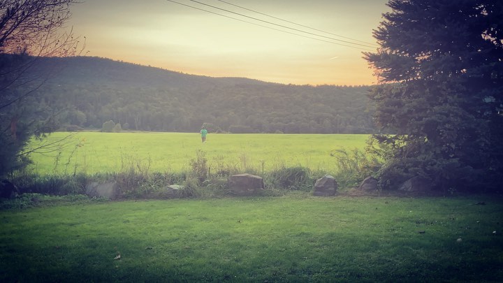 Have you seen this dobro player? Last seen running through the fields of Gilboa NY. Hopefully he turns up for our show Sunday 9/12 @rest_upstate 1-4pm.
#rocklandciderworks #gilboany #schohariecounty #drinkmorecorn