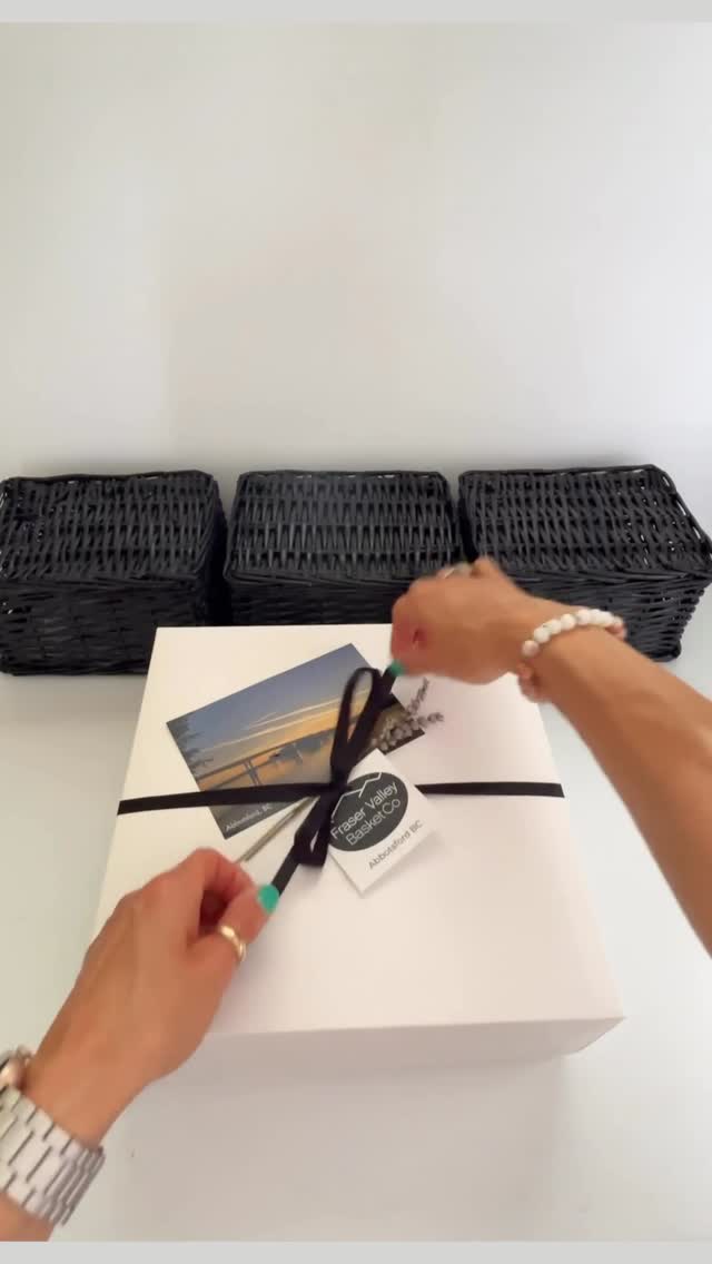 Our refreshed Welcome to Abbotsford gift box now includes something extra special for beer lovers, a mix of brews from both Old Yale Brewing and Field House Brewing 🍻.
And thanks to the generosity of @oldyalebrewing, each gift box now comes with a Pint On Us card so you can enjoy a fresh pour at their brewery!
Perfect for welcoming new residents, thanking clients, or showing community pride.
#WelcomeToAbbotsford #FraserValleyBasketCo #OldYaleBrewing #FieldHouseBrewing #SqueezeGoods #SoapScapes #ShopLocalBC #AbbotsfordBC #SupportLocalBC #CraftBeerBC #BeerLoversBC #GiftIdeasBC #LocalLoveBC #GiftBasketLove #ExploreBC #WelcomeGift #TourismAbbotsford