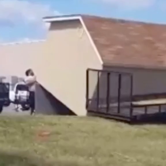 And this is why you shouldn’t buy a shed from Home Depot 😂. Have a great weekend everyone! .
#sheshed #portable #backyard #kalona #iowa #amishcountry #affordable #mancave #garage #handbuilt #craftsmen #homedepot #fail