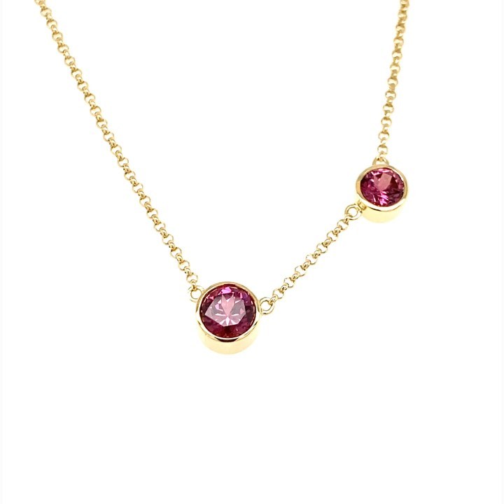 Keep it simple and stylish!
#garnetnecklace #madewithstories #garnet #necklace #handmadejewelry #gemstonejewelry #jewellerymaking #uniquejewelry #facetedgems #collier #nieuwsieraad #juwelenopmaat #birthgift #geboorte #geboortecadeau #goudsmid #ketting #edelstenen #hanger #geboortesteen #modernbride #uniekeketting #ateliersmeijsters