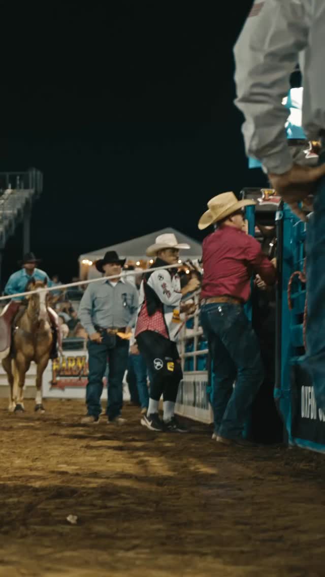 @wells_brody__ Wells + Calgary Stampede’s Annual News = a massive 90-point ride at Farm-City Rodeo! 🚨 Now sitting on top of the leaderboard with just one perf to go!
#farmcityprorodeo #Calgarystampede #annualnews #brodywells #DoubleTheMoneyDoubleTheLegacy #PRCA #RodeoAction #HermistonOR #VeteransNight #TunnelToTowers #rodeo