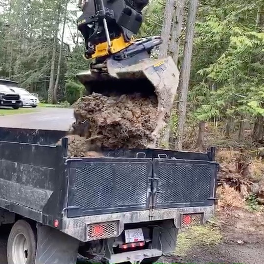 Who else hates shaking mud out of their bucket 😑