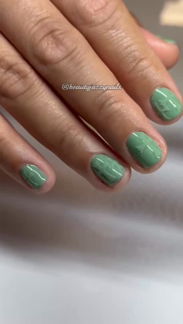 #beautyjazzynails Green custom nails! Www.beautyjazzynails.com