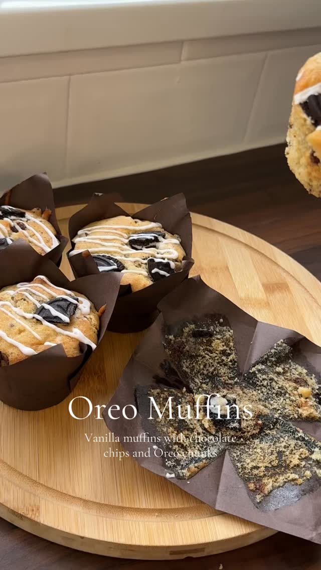 What’s better than a chocolate chip muffin?
A chocolate chip muffin stuffed full of Oreo’s!
Full recipe coming soon to my blog, but if you just can’t wait, the ingredients are:
1 Egg
125ml Whole Milk
60ml Sunflower Oil
200g Self Raising Flour
1 Tsp Vanilla Extract
100g Caster Sugar
25g Light Brown Sugar
200g Chocolate Chips
150g Oreo’s
#baking #bakingfromscratch #bakingrecipe #bakingtiktok #recipe #muffin #muffinrecipe #oreo #oreomuffin