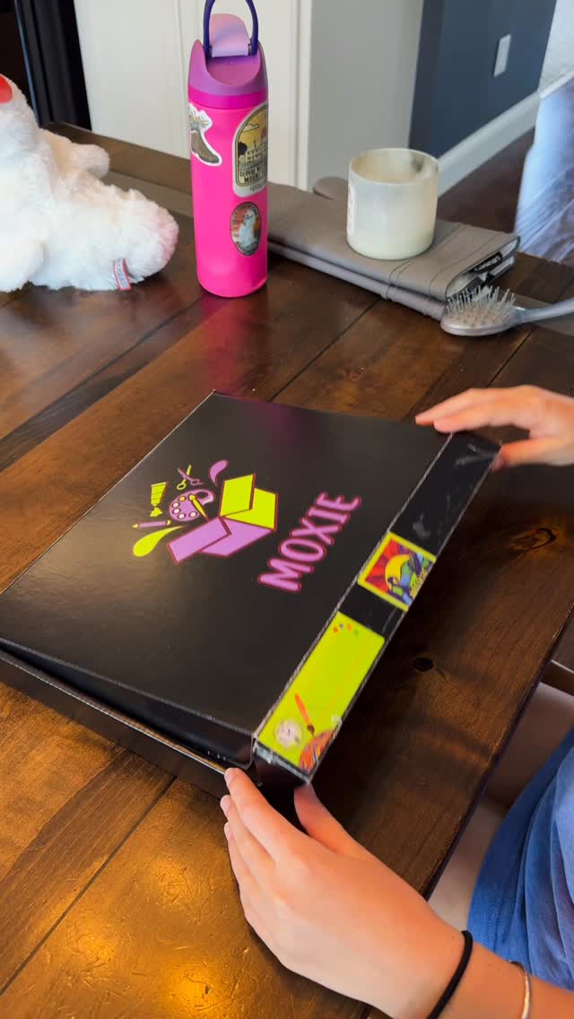 Fun with Faux Stained Glass by MoxieBox Art. Order today at MoxieBoxArt.com (link in bio)
💚💜
#fauxstainedglass #moxieboxart #artkit #moxie #moxiebox #allages #artisfun #letsdoart #studentdriven #letscreatetogether