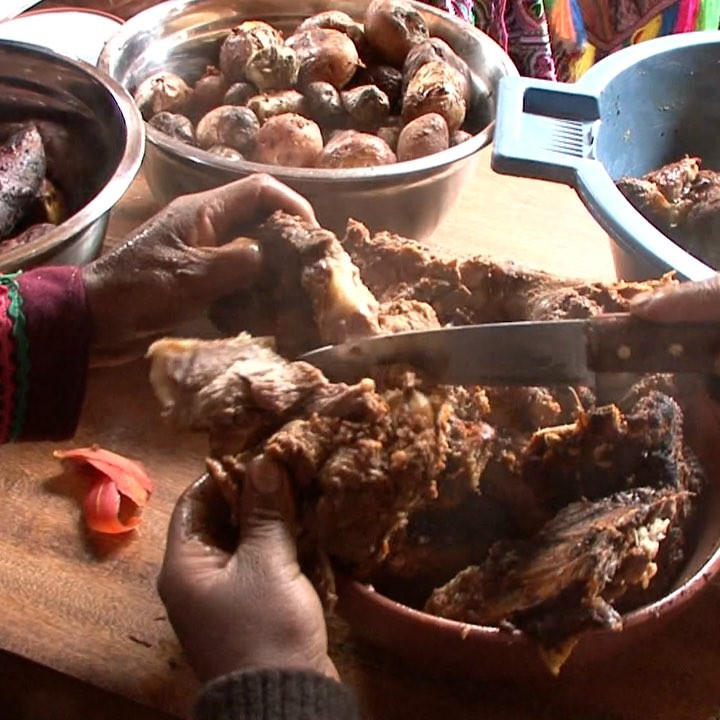 30" #travelvideo #pachamanka ancient #cooking of #earthoven #cooking at #amaruvillage #andes #homestay 3800m altitude #highmountain #cusco #peru #ruraltourism #travel @peru @discoversouthamerica @igersperu #world #travel