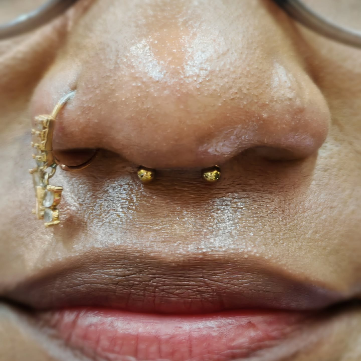 We absolutely love how cute this septum looks! ❤️
This clients anatomy was very unique, very narrow, but we managed to do it 🤓
Piercer: @symbiotic_piercing @paid2stab
Using: @probodyart @purklenz
Aftercare: @neilmedpiercingaftercare