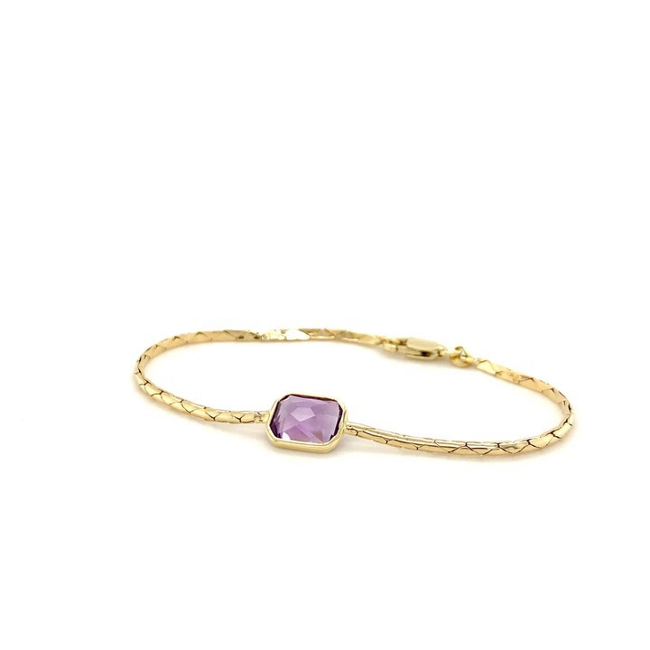 Bracelet! Amethyst that was once set in a ring has been transformed into this shiny bracelet!
#bracelet #goldbracelet #amethystbracelet #remodeling #recycle #instasmithy #sieraadlatenmaken #howitsmadematters
#jewelrydesigner #goldjewellery #jewellerylover #bespokejewellery #jewellerydesign #gedragengoud #armband #edelsmid #nieuwsieraad #dierbaar #handgemaakt #goudsmid #oudgoud #ateliersmeijsters