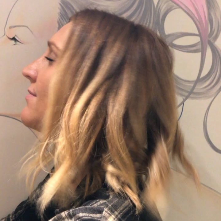 Love getting my hair did! Thanks @jenniewchoi @jenniechoinyccolorist @louiseoconnorsalon #ombrehair #messyhair #tousledwaves #cleanhair