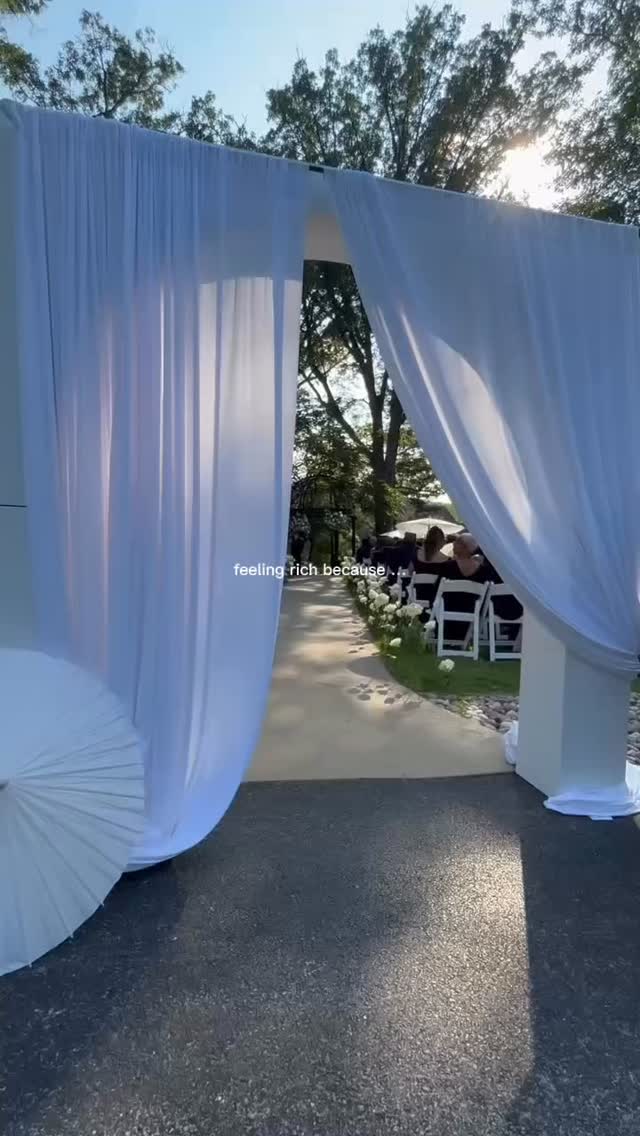 Black tie under the summer sky, live music floating through the air, oysters shucked right in front of you, and the ultimate champagne tower pour. Natasha & Jason’s Monte Bello Estate wedding was pure magic from “I do” to the last dance. 🥂
Venue: @montebello.estate
Floral: @vrinspirations
Rental & decor: @vrinspirations
Planner: @alexmccarronevents
Photography & video: @twa_weddingphotographers
Content creation: @bride_bts