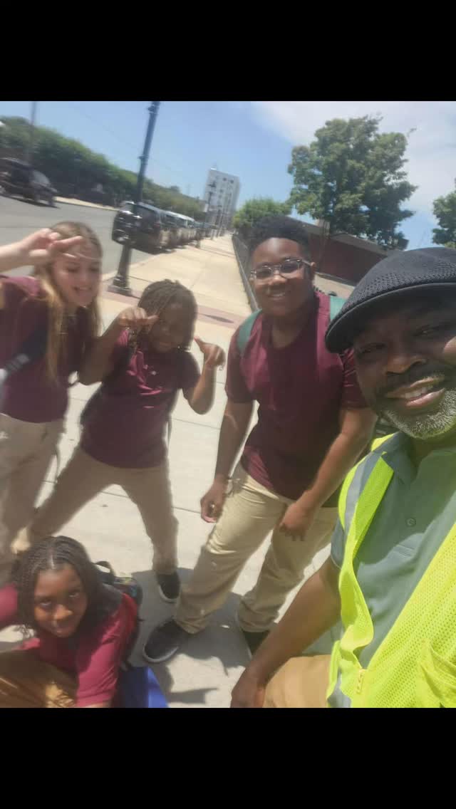 ...and that's a wrap! 🎬
Grateful for the crew, cast and the creativity. Next stop: your screen. 📺🔥
#backtoschool #aikanacts #kidactors #onset #thatsawrap