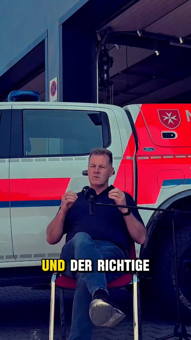 🚨 Quo vadis, Rettungsdienst?
So wie es ist, kann es nicht bleiben.
Überstunden. Nachwuchsmangel. Werteverfall.
🗣️ Ralf Bischoni (Leiter Rettungsdienst Malteser NRW) spricht Klartext – gemeinsam mit Elias Rayani & Fee Pohlmann.
Es braucht Veränderung:
🧠 Mindset
📍 Haltung
🤝 Zusammenhalt
📘 Hol dir Impulse ins Team:
Coaching. Leitfäden. Fortbildung – wir kommen zu euch an die Wache.
👇 Schreib in die Kommentare:
Was muss sich im Rettungsdienst deiner Meinung nach dringend ändern?#rettungsdienst #112