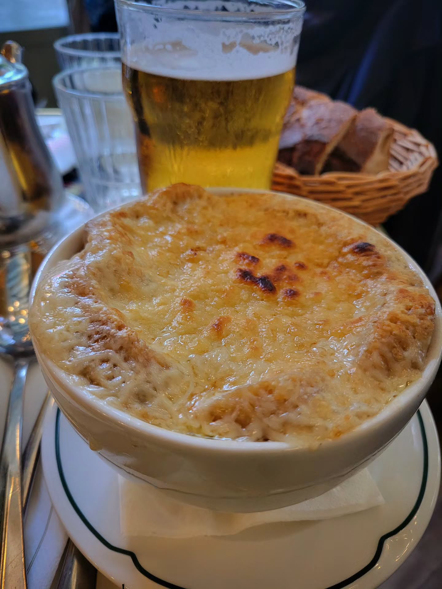 French Onion Soup in France at Les Deux Palais
#paris #frenchonionsoup #soup #beer #brasserie