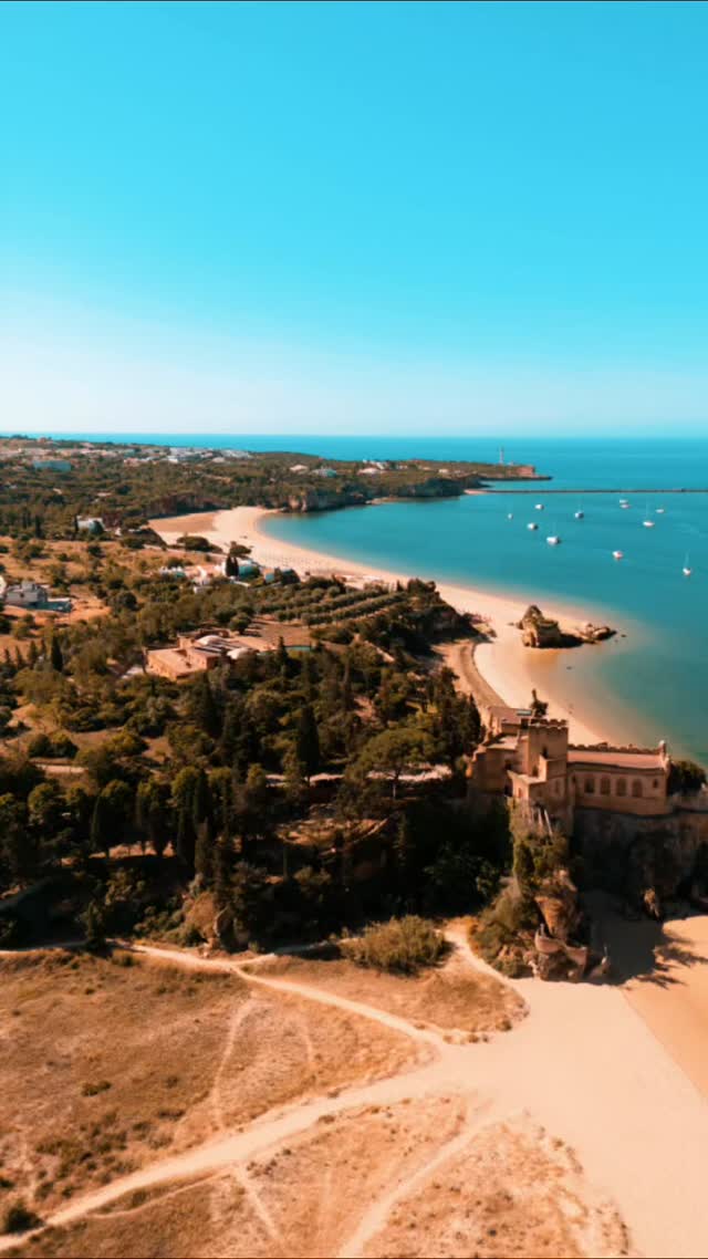🌊 Descubre el Algarve desde el mar con Naunet ⛵
Desde grutas secretas hasta acantilados impresionantes, cada paseo es una aventura única.
Siente la emoción de explorar las grutas de Benagil, disfruta de la tranquilidad del atardecer y comparte momentos inolvidables con tu familia o amigos.
Nuestros paseos están diseñados para todos:
✨ Aventureros que buscan descubrir rincones ocultos
✨ Familias que quieren un día divertido y seguro en el mar
✨ Parejas que desean un romántico atardecer sobre las olas
Reserva tu experiencia y déjate llevar por la magia del Algarve desde el mar.
📲 Reserva fácil por WhatsApp y asegura tu lugar en el próximo paseo.
#Naunet #Portimao #Algarve #BoatTour #Benagil #Sunset #FamilyFun #SeaAdventure #BoatLife