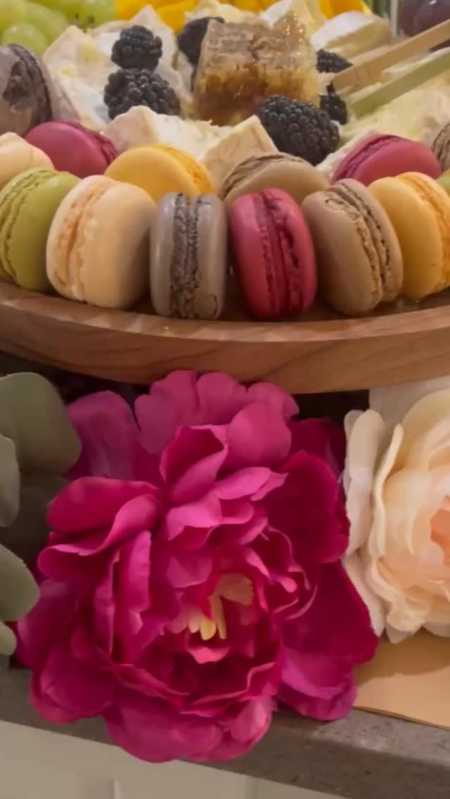 A lil behind the scenes action for our largest grazing table yet! 🧀✨
👉 Drop a comment if you want a tutorial on how to make the perfect salami roses!