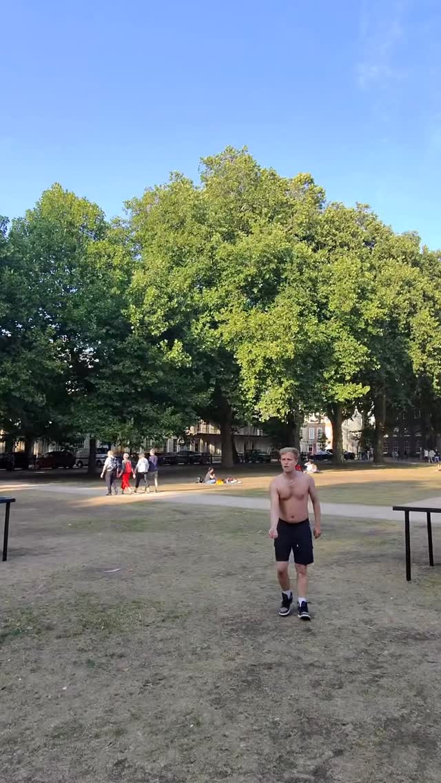 The look to check if the catch was good or not ๐๐คฃ
London event going ahead tomorrow, tons of people confirmed and the weather is looking perfect! ๐ฏ
See you there for the finale ๐
#dyeislife #beerdie #dye #sports #drinking #games #university #students #socials #unisocials #drinkinggames #freshers #beerpong #beer #events #stag-do #summer #outdoorgames