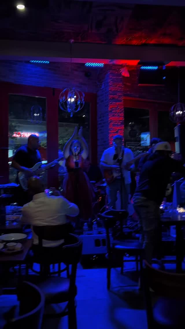 Laura en merengue a lo MABI @ Tin Marin 🔥🕺💃🏻
Gracias @tin.marin.nyc por la vibra ✨
➡️ MABI dúo dominicano cancionero haciendo música alternativa tropical en NYC 🌴💃🏻
➡️ Próximo show septiembre 05 en @canavenyc
#Merengue #RockEnEspañol #FusionLatina #MabiLive #BronxNights #RiverdaleVibes #NYCLiveMusic #MusicaLatina #SalsaYMerengue #LatinoGang #IGMusic #WorldMusic