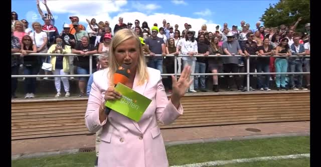 Das war der ZDF Discofox Fernsehgarten. Es wurde getanzt, gelacht und gefeiert. Danke für dieses tolle Publikum 👯♀️ 🫶
@fernsehgarten
#zdffernsehgarten
#discofox
#schlager
#mainz
#parisistauchnureinestadt