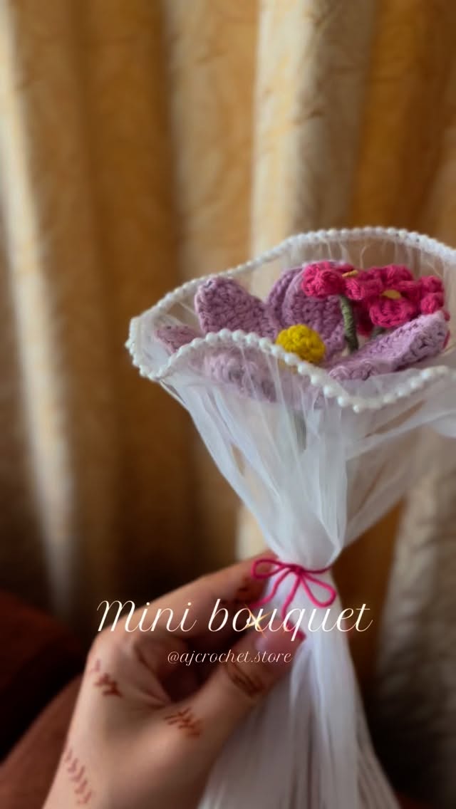 Mini flower bouquet ✨
#crochetbouquet