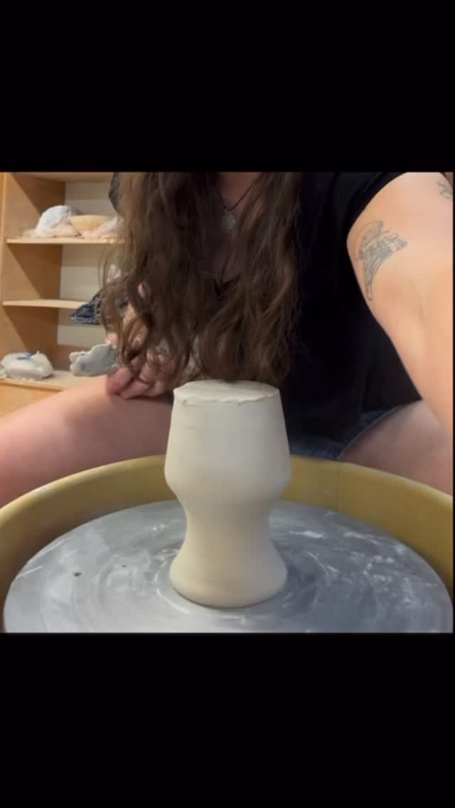 My dad requested I make more flower vases! So here I am trimming a foot on one. I love the shape I was able to create! I wish I was able to trim the walls thinner- but since this was a larger piece I was nervous of making it collapse ๐โโ๏ธ next up is bisque fire
