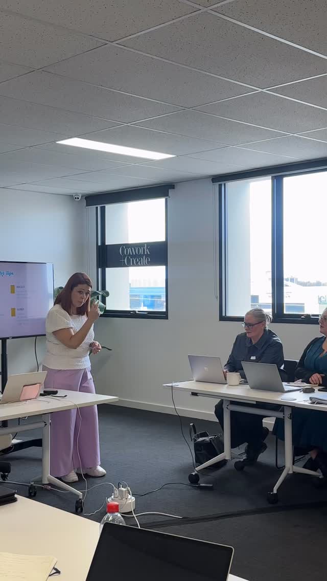 This is the kind of advice I give when you come to a workshop 🤩
I’ll guide you the whole way (with actual tips) so you looks and feel like the boss you are.
Save this for your next shoot - and if you want someone behind the camera who’s got your back (and your best angles), you know where to find me 🙌
#brandbuilders #posingtips #brandingphotography #contentcreationtips #photographer
