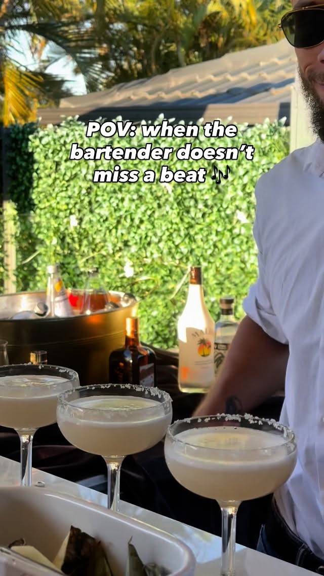 🎶 Sweet Caroline… 🍸 good times & coconut limes 🌴✨
Here’s how you can make the Coconut Margarita:
🍹 45ml 1800 Coconut Tequila
🍊 15ml Triple Sec
🍋 20ml Fresh Lime Juice
🍯 15ml Agave Syrup
🥥 15ml Coconut Cream
💚 Garnish with a lime wedge
Perfect for singing along & sipping! 🥂
#SweetCaroline #CoconutMargarita #CocktailRecipe #Drinkstagram #BartenderLife #PartyVibes #LevelzEntertainment #CocktailTips #MargaritaTime #ShakenNotStirred