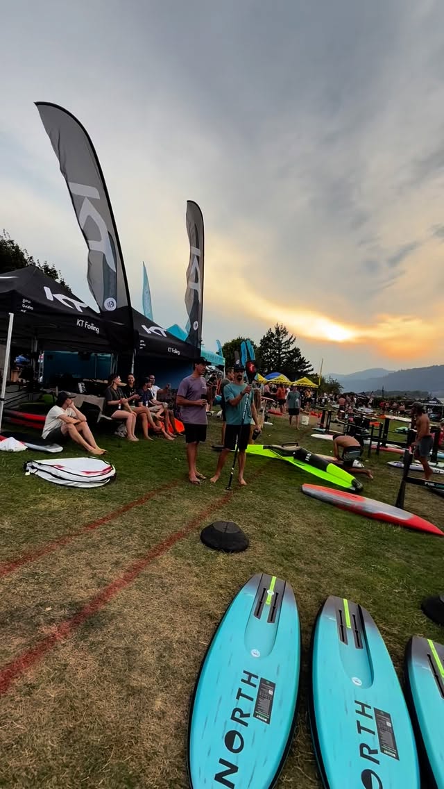 We are all out here doing our thing and playing with the wind 💨 @windkitesup - This trade show has turned into an annual reunion for all of us in the windsports industry. It’s been such a beautiful journey and stoked to still be part of this amazing community and just have fun out there in the water. 💕💕💕💕