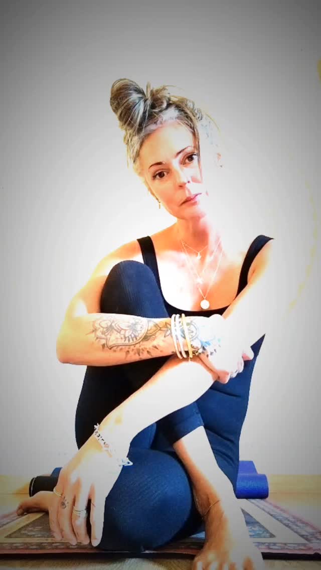 NEW La Chapelle course ✨
Courtesy of the kindness of business owner Mich @leretro74 sits alongside our 4x weekly Bonnevaux offerings contact me for more details and to reserve your spot.
The physical practice of yoga offers a glimpse into hidden realms.
Arriving on your mat, into your breath. Sinking deeper into yourself and the earth beneath you.
Slowly beginning to connect breath to gentle movement. Flowing consciousness. Finding fluidity.
The mind begins to quiet. Nothing but the breath and the body.
Becoming supremely aware of the sensations which arise. Tension. Tightness. Dull aches. Twinges.
Watching, observing, listening to the body as those feelings fade and soften into openness.
Finding a balance between intensity and spaciousness.
Power. Heat. Strength. Room to breathe deep. Space to go deep.
There is no effort to be here.
Bearing witness to my own practice. Thanking my body, my breath for holding me in this moment.
Observing others as they too reconnect after disconnect. Years. Weeks or mere days since their last practice. The release that flows from them. The energy surge, the emotional wave they ride.
Until, finally. The relief. The Peace. The Calm. The true You.
Yoga is so much more than it appears on the surface. Make time for You.